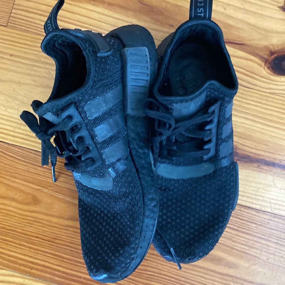 Addidas NMD size 4 youth black - Picture 2 of 5